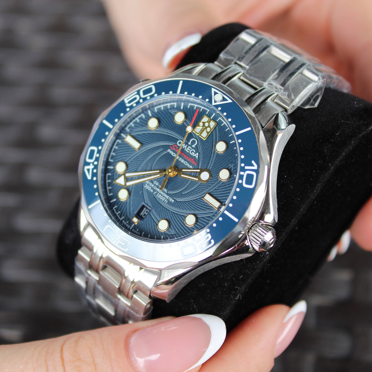 O-MEGA SEAMASTER 007