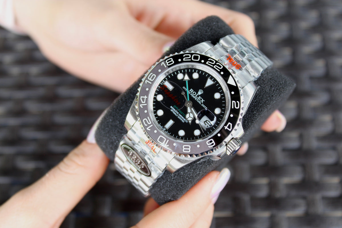 R-OLEX GMT BRUCE WAYNE